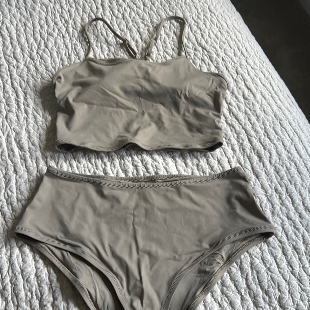 Skims 2 piece in Desert Tan